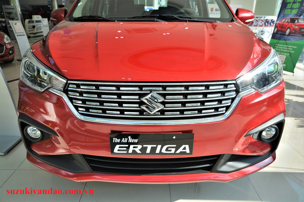  Suzuki Ertiga rojo nueva versión, Nuevo precio desde 9 millones de VND